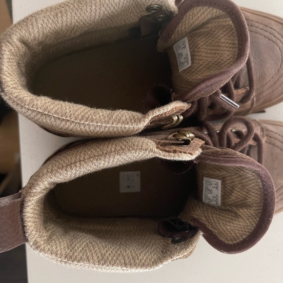 Vans leather high top shoe size 7.5 men's / 9.0 womens - Picture 3 of 4